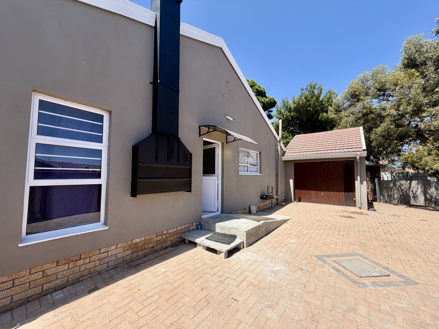 5 Bedroom Property for Sale in Duynefontein Western Cape